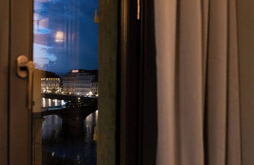 Santo Spirito Apartamento | Splendid waterfront views in central Florence, wine tasting included!