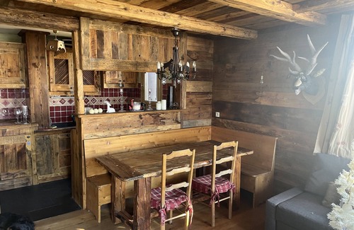 Courchevel Apartamento | Splendid wood panel 2 bedrooms flat with gorgeous view, ski in/out.