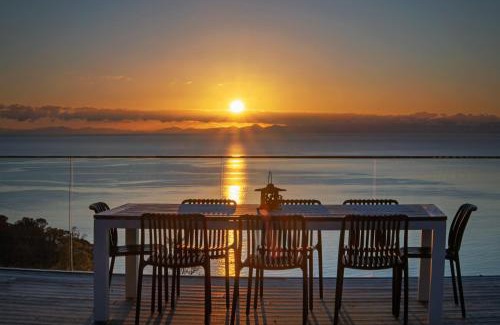 Ngaio Bay Casa | Split Apple Holiday Home