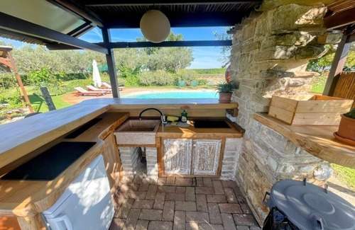 San Brizio Villa | SPOLETO TRANQUILITA + PISCINA. Duerme 20. SPOLETO CENTER 15 MINS