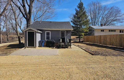 Guttenberg Casa | Spoonbills Vacation Rental across the road along the Mississippi River