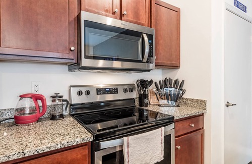 Downtown Memphis Apartamento | Sports Fan's KING SUITE downtown with POOL & GYM