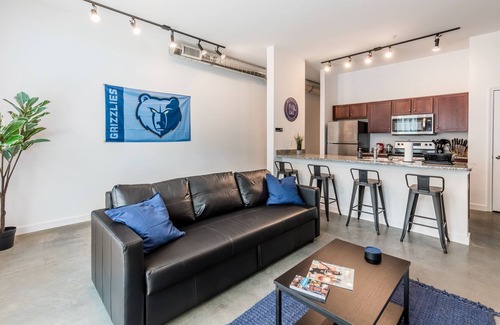 Downtown Memphis Apartamento | Sports Fan's KING SUITE downtown with POOL & GYM