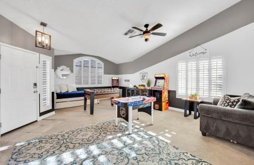 Green Valley North Casa | Sports Themed-Automated King Bed-Family Friendly-5 miles to Strip