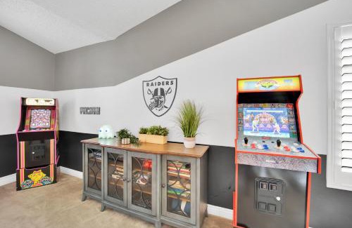 Green Valley North Casa | Sports Themed-Automated King Bed-Family Friendly-5 miles to Strip