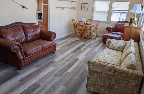 Webster Casa | Sportsman's Country Lodge: The Fish House