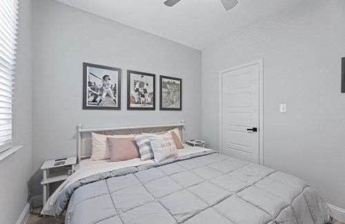 Central Arlington Casa | Sporty Spot - Hot Tub - Walk to AT&T Stadium