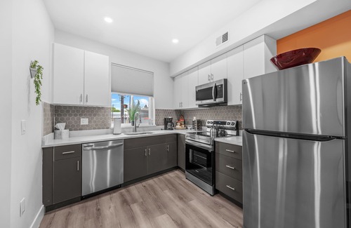 Center City Apartamento | Sprawling 8 Bed Complex, Pool Table, Parking!
