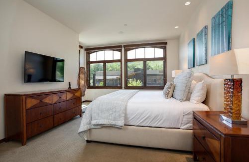 Downtown Steamboat Springs Casa | Sprawling Condo - Central Downtown - Resort 10-min