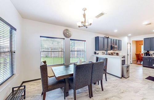 Spring Casa | Sprawling home with enclosed yard, pool, balcony, fireplaces, & AC - dogs ok