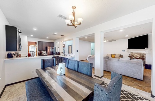 Spring Casa | Sprawling home with enclosed yard, pool, balcony, fireplaces, & AC - dogs ok