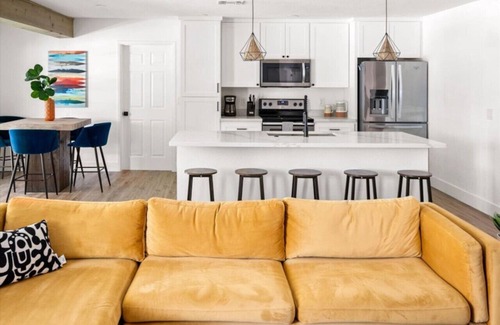 Shea North Estates Casa | Sprawling Home with Heated Pool - Pickleball - Basketball - Game Room - Fire Pit - Games Galore