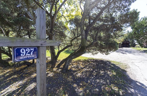Wanchese Casa | Sprawling Waterfront Estate on The Outer Banks of North Carolina. Sleeps 12