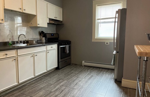Elmhurst Apartamento | Spread Out In Providence!