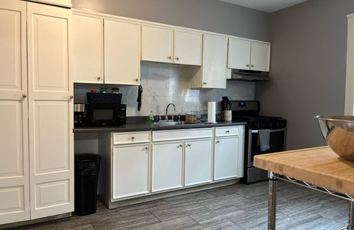 Elmhurst Apartamento | Spread Out In Providence!