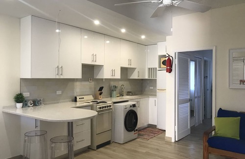Sunset Crest Condominio | Spring Bookings! Anidele Bliss - 1 BR near Beach/Pool ⭐️ In walkable Holetown.