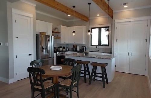 Spring Branch Casa | Spring Branch Cottages "Mountain Laurel"
