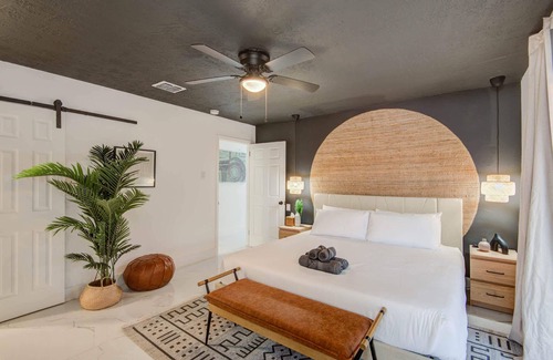 Spring Branch Central Casa | Spring Branch Getaway Ft. 5BD/2BA, Pool & Hot tub