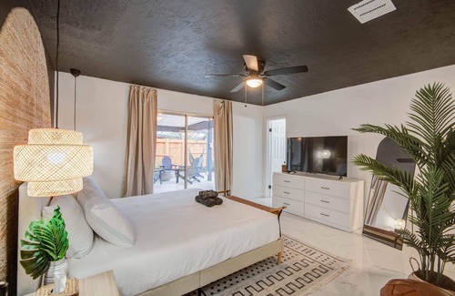 Spring Branch Central Casa | Spring Branch Getaway Ft. 5BD/2BA, Pool & Hot tub