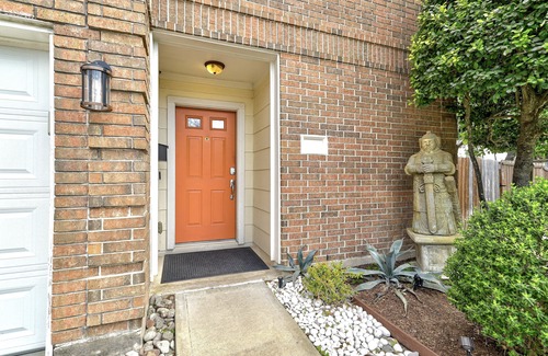 Spring Branch Central Casa | Spring Branch Haven - Spacious 3BR Oasis, Pet Friendly in Houston!
