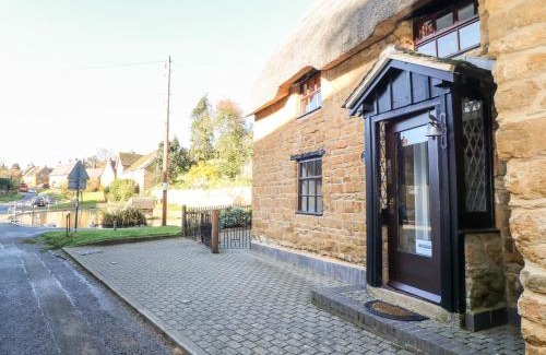 Wroxton Casa | Spring Cottage