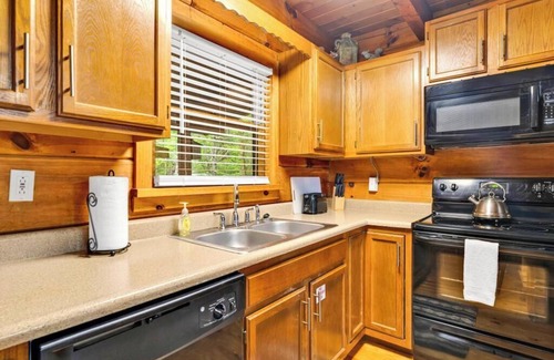 Sevierville Cabina | SPRING Forward, with SUMMER Right Around The Corner!