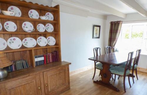 Laugharne Casa | Spring Garden Cottage