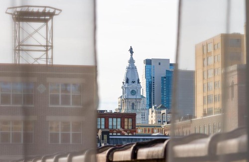 Center City Apartamento | Spring Garden near Center City by Sosuite