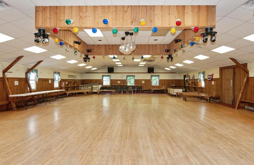 New Holland Complejo | Spring Gulch Lodge 11