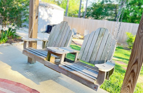 Spring Casa | Spring Home, Minutes from The Woodlands, Sleeps 8, King Bed, Coffee Bar,