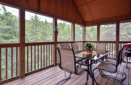 Reeds Spring Cabina | Spring is here! Come stay with us!Two master king suites. Gated golf community.