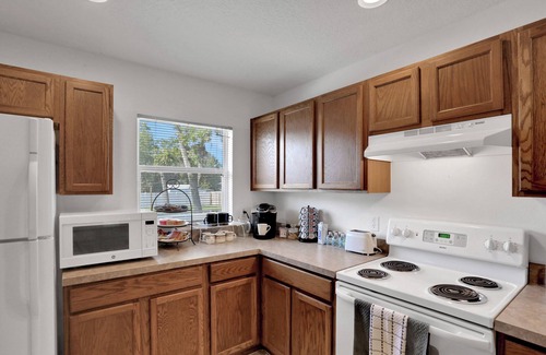 Deltona Lakes Casa | Spring Promotion/Live, Work & Play in Deltona Lakes