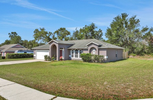 Deltona Lakes Casa | Spring Promotion/Live, Work & Play in Deltona Lakes