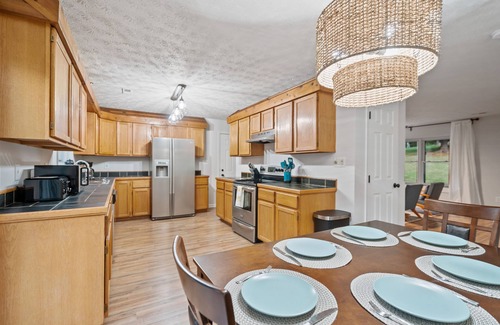 Front Royal Casa | Spring Retreat! Hot tub, Bar, Game room, Grill & 10 mins to Skyline Drive