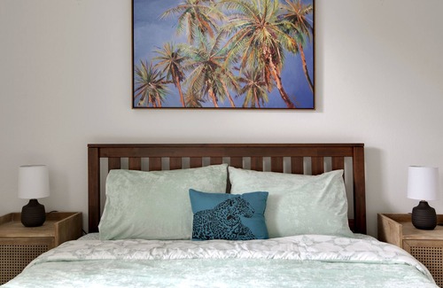 Greater Woodlawn Casa | SPRING SALE! -20% Spacious Tropical Paradise~Sleeps10~Short drive to DWTN+Beach!