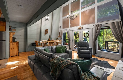 Chalet Village Chalet De Esquí | Spring special★PRIME location★Hot tub★Fire pit★Games★Sleeps 6