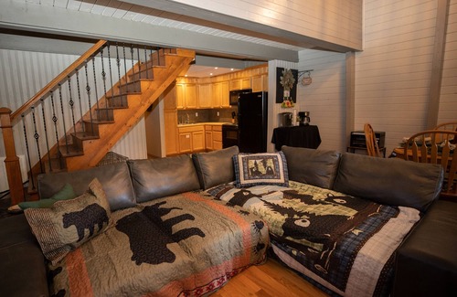 Chalet Village Chalet De Esquí | Spring special★PRIME location★Hot tub★Fire pit★Games★Sleeps 6