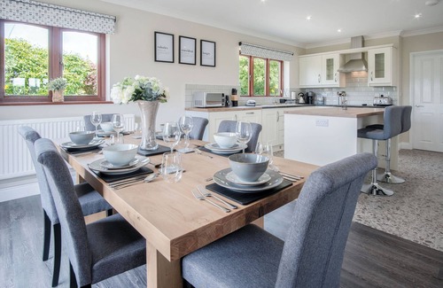 Narberth Cabaña | Springfield Lodge - 3 Bedroom Home - Princes Gate