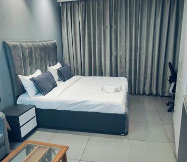 Noida Apartamento | Springspalms