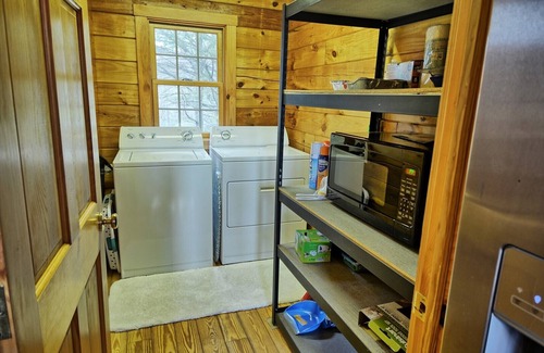 Laurel Springs Cabina | Spruced Up-Open for Bookings! Private Log Cabin, Hot Tub, AC, WIFI