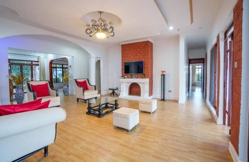 Moshi Casa | Sprunger Avenue-Tulia Homes