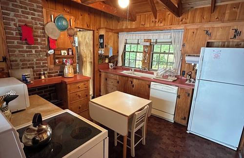 Moultonborough Cabaña | Squam Lake charming, authentic cottage with dock & tennis court