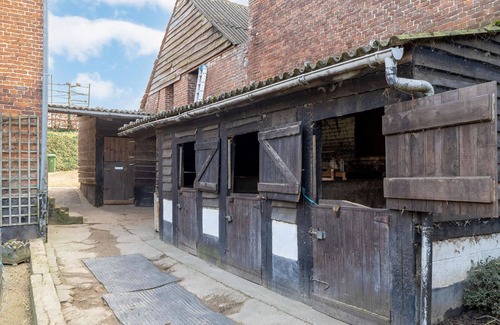 Velm Casa | Square Farm in the Beautiful Blossom Region