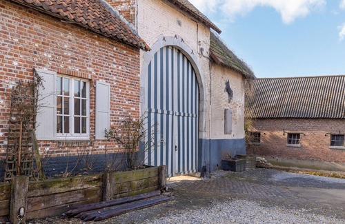 Velm Casa | Square Farm in the Beautiful Blossom Region