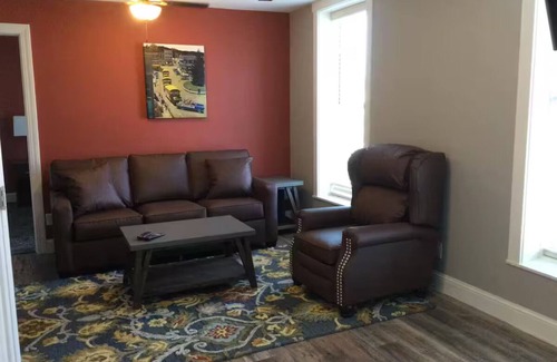 Unionville Apartamento | Square View Inn Suite 4