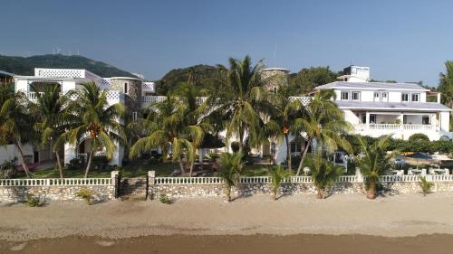 Puerto Galera Casa | Squares Beachside Apartments