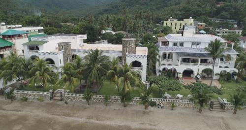 Puerto Galera Casa | Squares Beachside Apartments