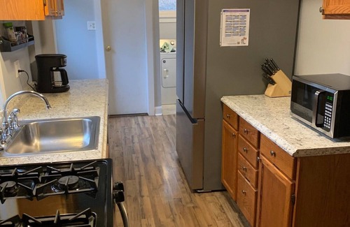 Squirrel Hill South Casa | Squirrel Hill home, sleeps 11. 10 min to Oakland & Downtown.
