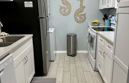 Demere Park Condominio | SSI Retreat - Ocean Walk 2BR/2BA - Sleeps 6 - Centrally Located - Pet Friendly!