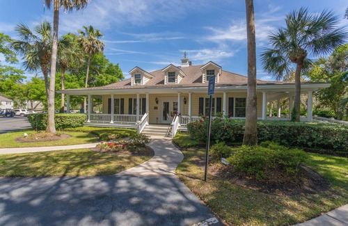 Demere Park Condominio | SSI Retreat - Ocean Walk 2BR/2BA - Sleeps 6 - Centrally Located - Pet Friendly!